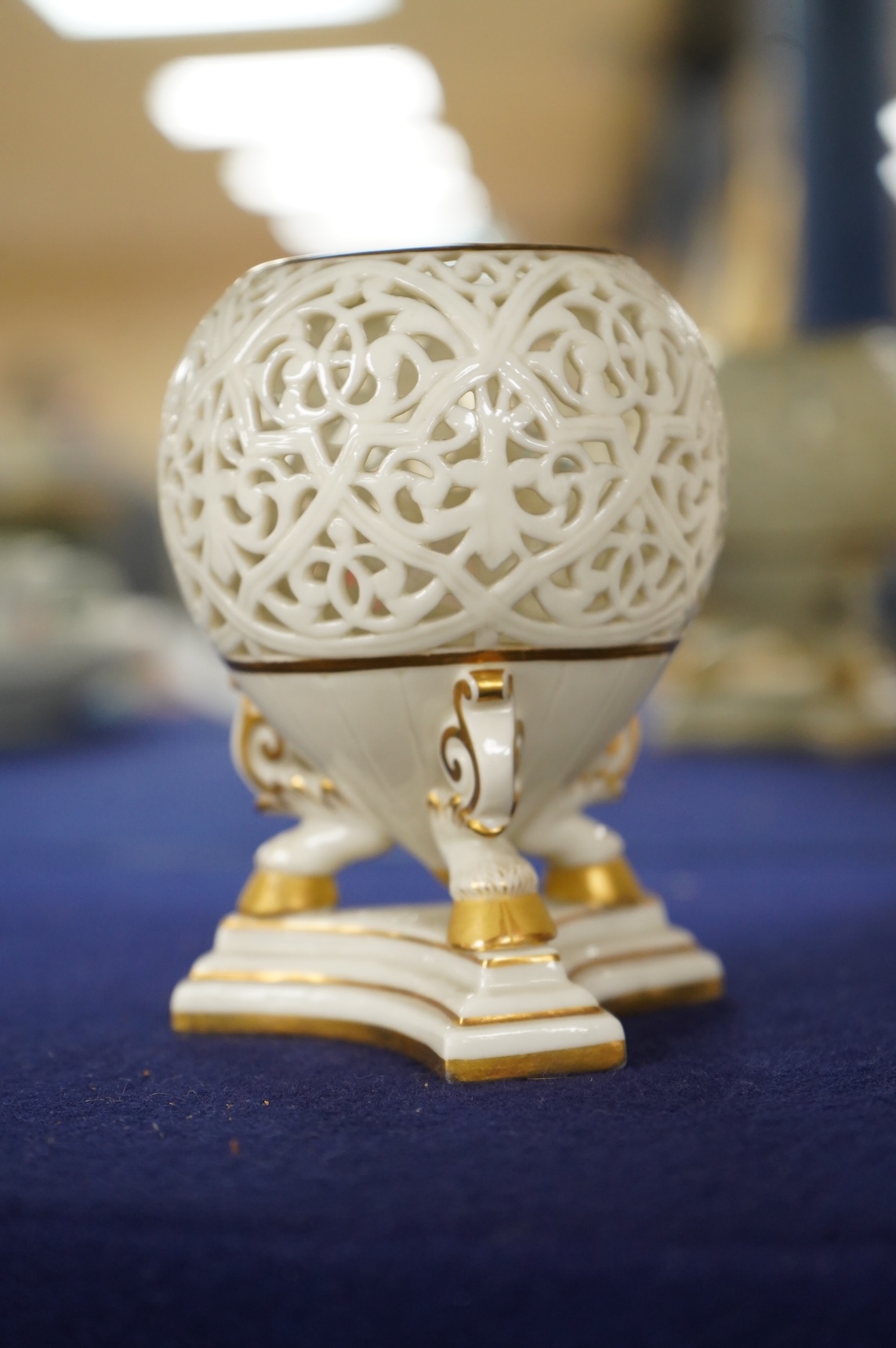 A small Graingers Worcester pot pourri, 11cm high